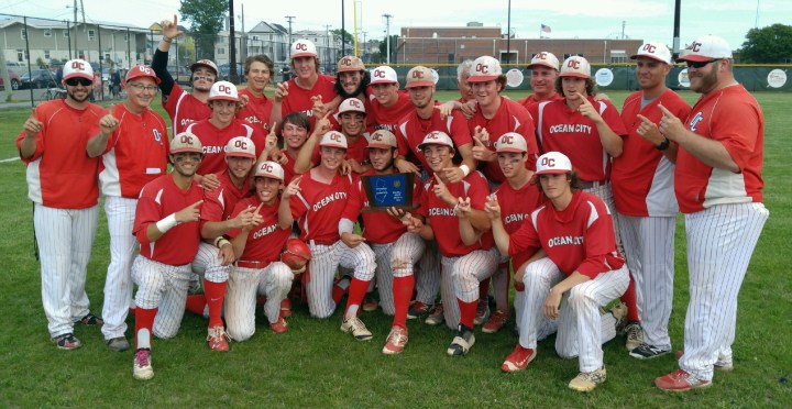 Baseball team with SJ trophy.jpg